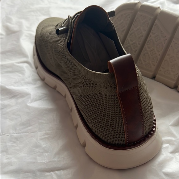 New Men's Olive Casual Sneakers - Picture 5 of 6